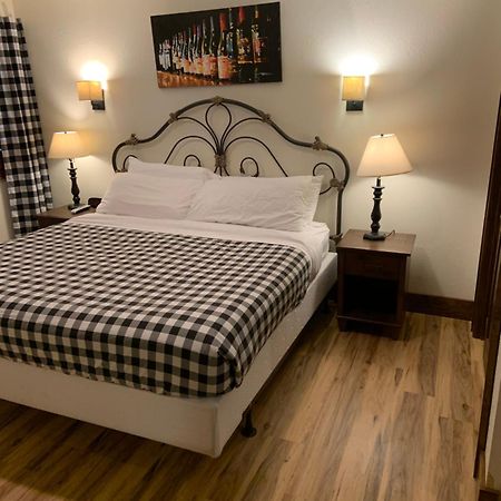 The Inn At Shady Lawn Newland Экстерьер фото