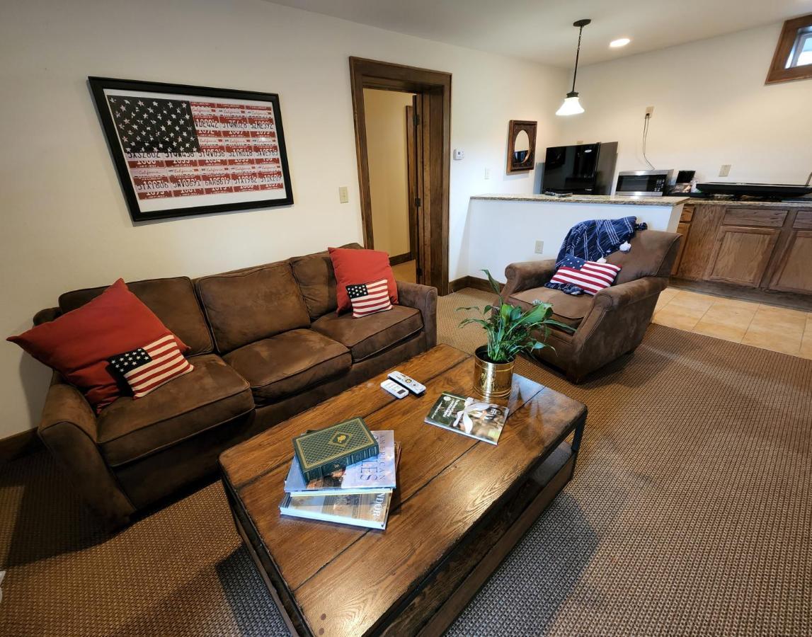 The Inn At Shady Lawn Newland Экстерьер фото